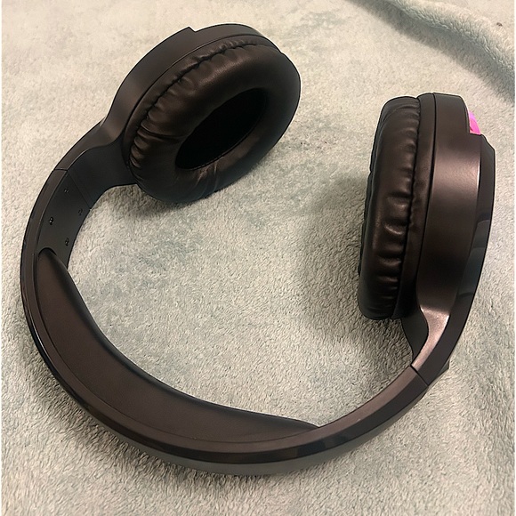 LED Light Color Changing Headphones - Picture 5 of 11